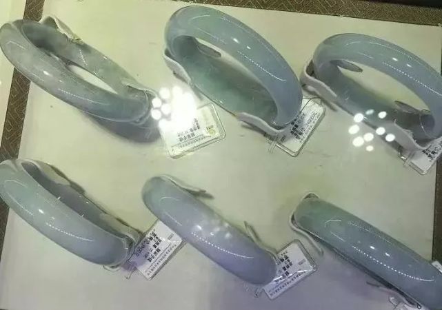 翡翠|8大翡翠真相:56萬玉鐲經鑒定只值5千元?每個套路都要你傾家蕩產!