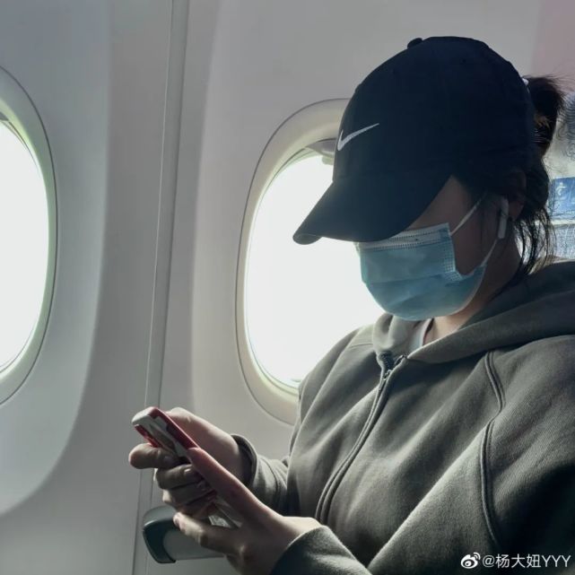 這位清華的00后不僅拿下奧運金牌,還安利了耳環和美甲!