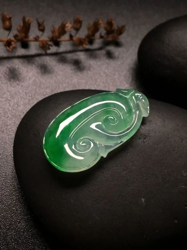 這位清華的00后不僅拿下奧運金牌,還安利了耳環和美甲!