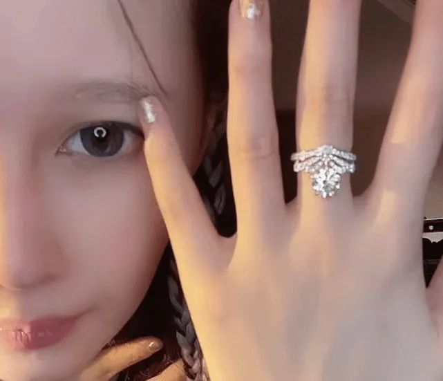 趙本山女兒被求婚,網傳鉆戒價值千萬?