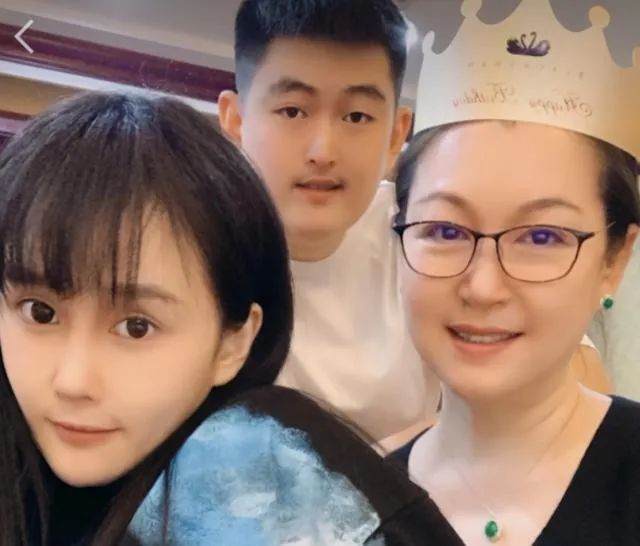 趙本山女兒被求婚,網傳鉆戒價值千萬?
