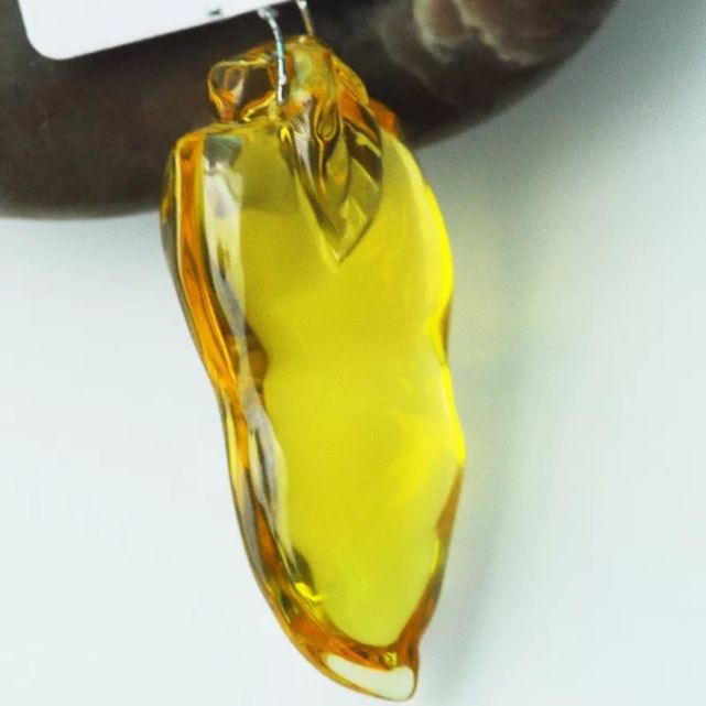 琥珀蜜蠟大全!雞油黃、金絞蜜、白花蜜..以后不會買錯了!