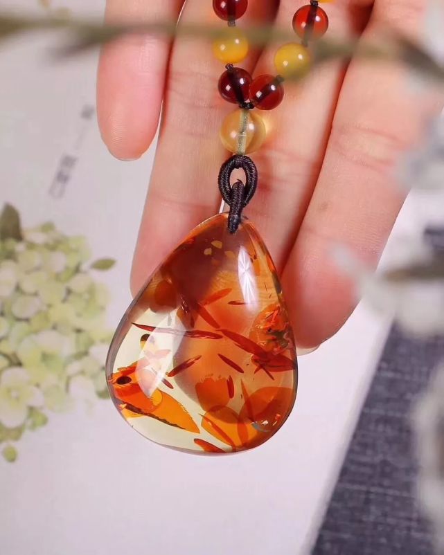 琥珀蜜蠟大全!雞油黃、金絞蜜、白花蜜..以后不會買錯了!
