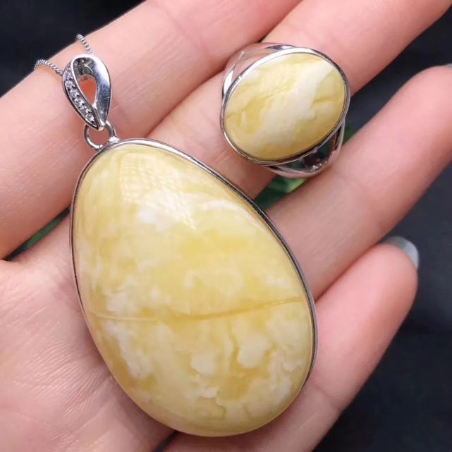 琥珀蜜蠟大全!雞油黃、金絞蜜、白花蜜..以后不會買錯了!