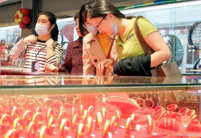 金店一口價換購再現“新套路”,顧客感嘆:天下沒有免費的午餐