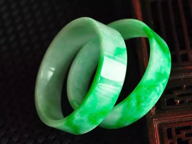 你有你的貴妃鐲,我有我的美人鐲!玉鐲款式竟這么多,安排!
