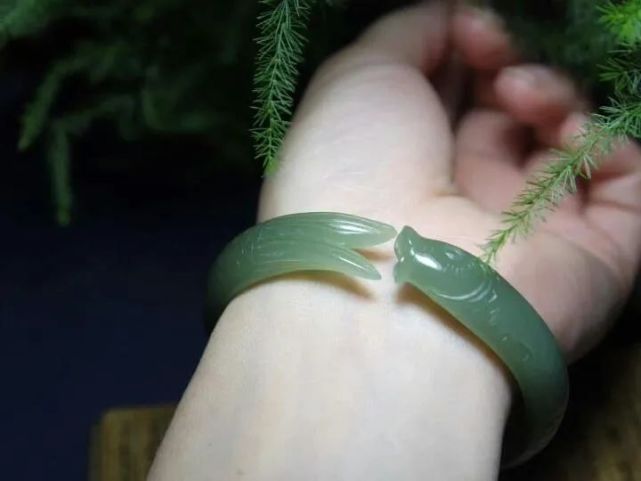 熊孩子尬舞毀掉十幾萬的翡翠，那一刻真心疼！