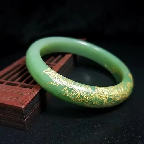 熊孩子尬舞毀掉十幾萬的翡翠，那一刻真心疼！