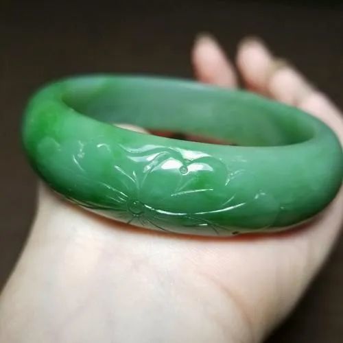 熊孩子尬舞毀掉十幾萬的翡翠，那一刻真心疼！