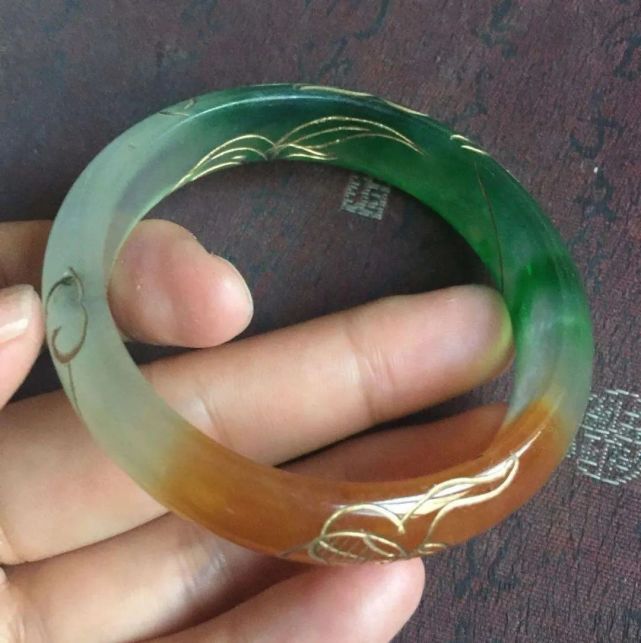 熊孩子尬舞毀掉十幾萬的翡翠，那一刻真心疼！