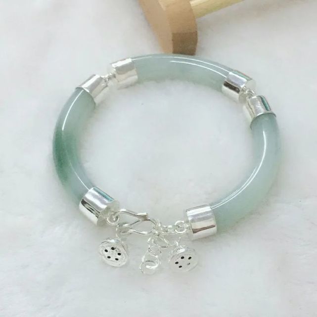 熊孩子尬舞毀掉十幾萬的翡翠，那一刻真心疼！