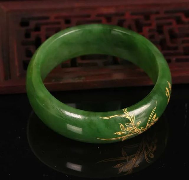 熊孩子尬舞毀掉十幾萬的翡翠，那一刻真心疼！