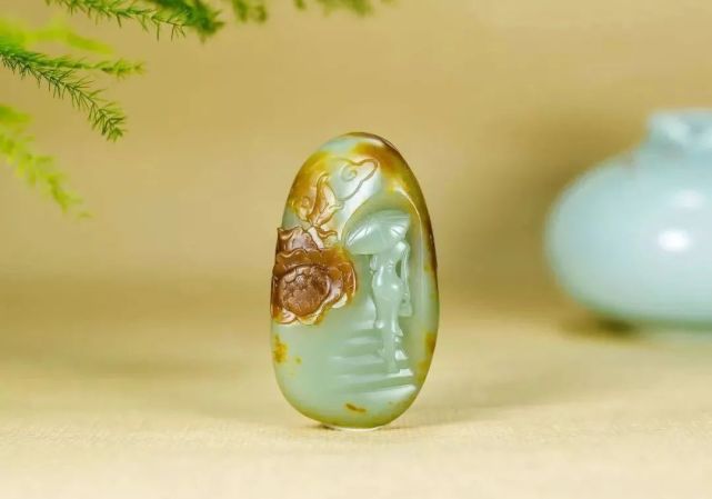 和田玉不僅有白的、綠的、黃的、還有黑的~