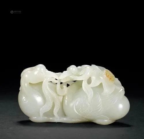 和田玉不僅有白的、綠的、黃的、還有黑的~