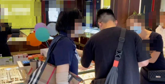 明明金飾斷裂了,商家卻稱:沒有質量問題,是足金...到底怎么回事?