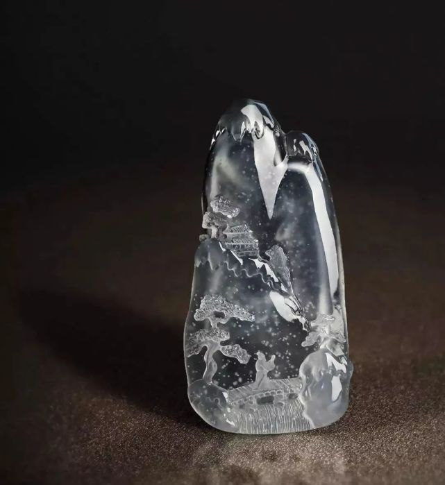 朋友圈瘋傳,土豪帶210萬現金在市場買玉鐲,它竟長這樣?