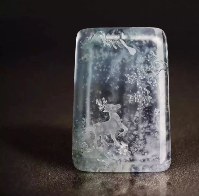朋友圈瘋傳,土豪帶210萬現金在市場買玉鐲,它竟長這樣?