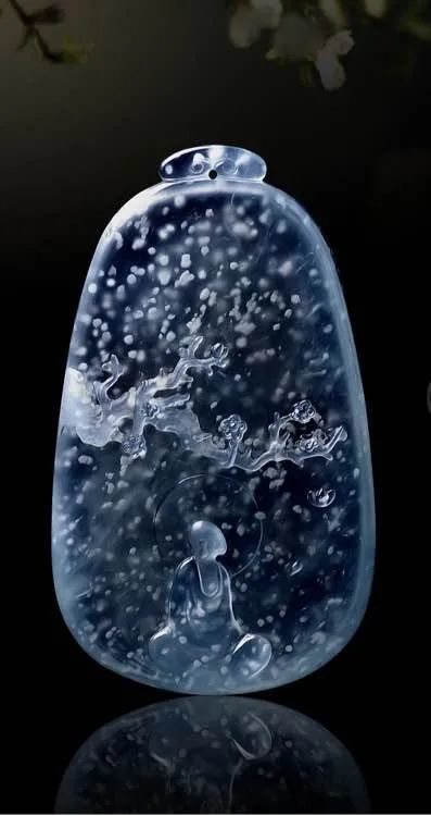 朋友圈瘋傳,土豪帶210萬現金在市場買玉鐲,它竟長這樣?