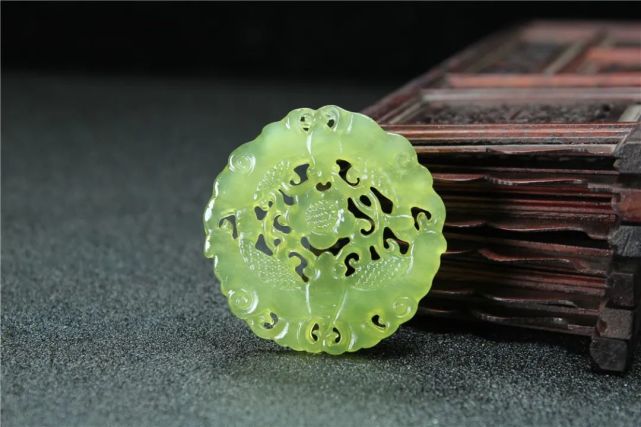 一夜之間,為什么玉鐲就變成了這樣??