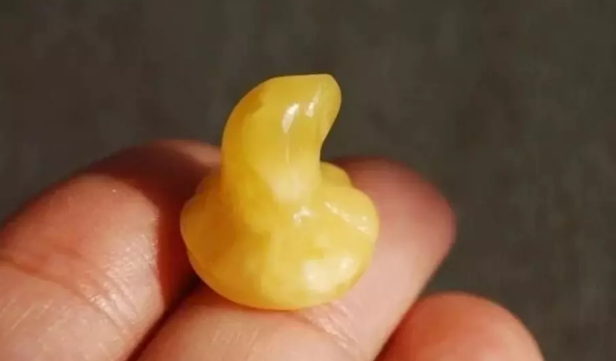 這種蜜蠟一看就是“高級貨”！溫潤端麗，就像流動的黃金……