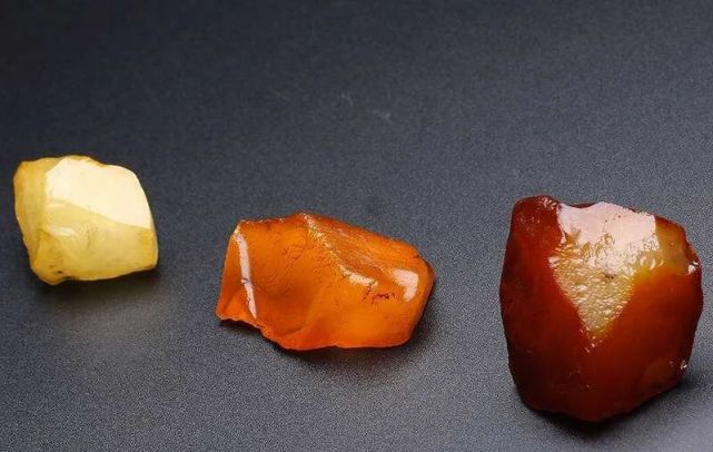 這種蜜蠟一看就是“高級貨”！溫潤端麗，就像流動的黃金……
