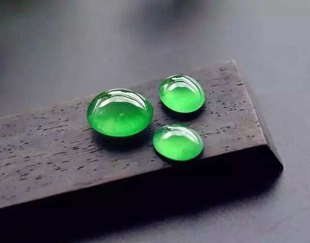 翡翠戒面小小的，卻是賣得最貴的，你知道為什么嗎？