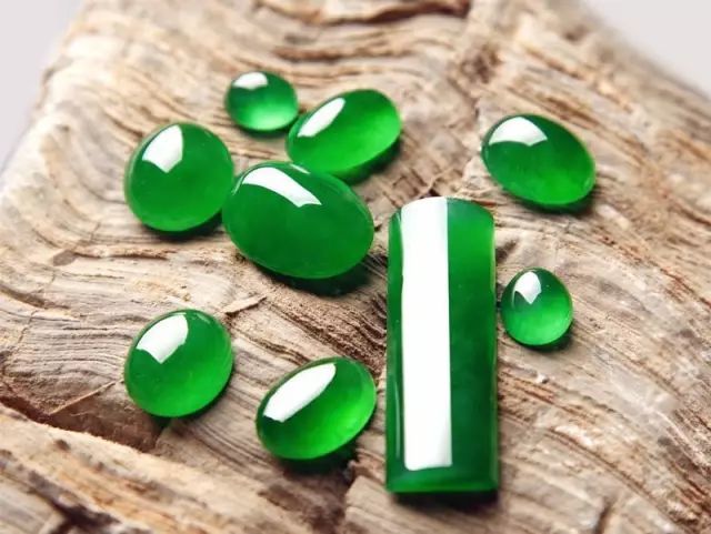 翡翠戒面小小的，卻是賣得最貴的，你知道為什么嗎？