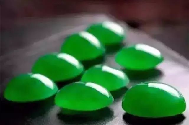 翡翠戒面小小的，卻是賣得最貴的，你知道為什么嗎？