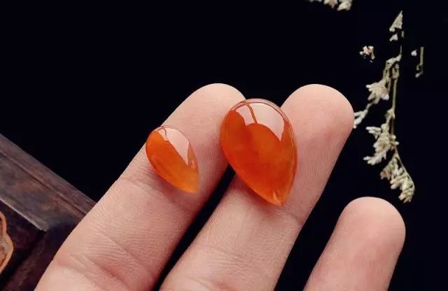 翡翠戒面小小的，卻是賣得最貴的，你知道為什么嗎？