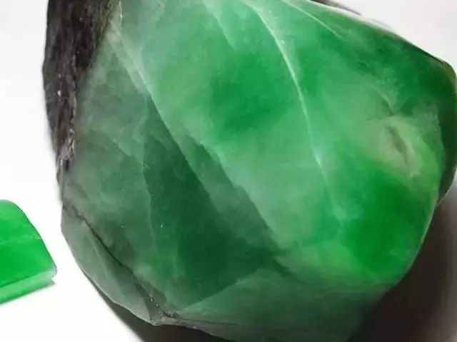 翡翠戒面小小的，卻是賣得最貴的，你知道為什么嗎？