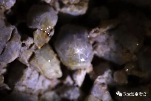 重510公斤的星光藍寶石集群---偶得之石(Serendipity Sapphire)長啥樣?寶石集群是個啥?