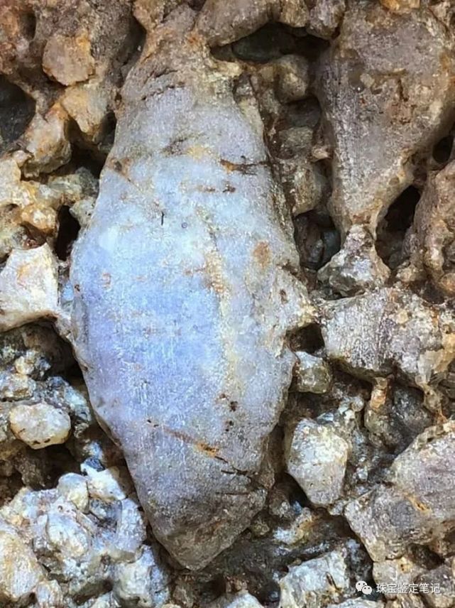 重510公斤的星光藍寶石集群---偶得之石(Serendipity Sapphire)長啥樣?寶石集群是個啥?
