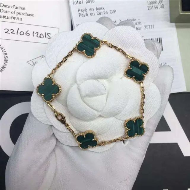 女子十幾萬買的鉆戒拿去變現,一聽報價立馬心就拔涼拔涼的