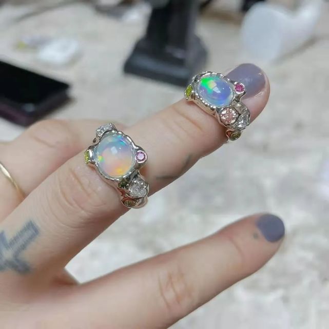 泫雅的求婚戒指被網友吐槽太丑,設計師回應稱很貴