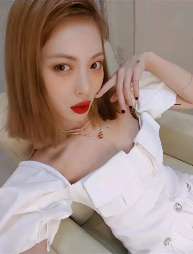 泫雅的求婚戒指被網友吐槽太丑,設計師回應稱很貴