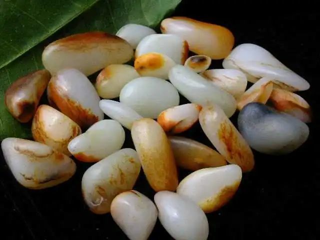 隨便一只就是六位數起價!新疆和田玉籽料手鐲憑啥可以賣這么貴?