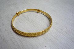 黃金手鐲會變形嗎？黃金手鐲的正確保養方法