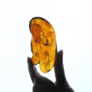 琥珀蜜蠟手鐲少見且昂貴的原因？