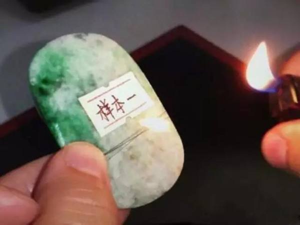 你還在用燒頭發來鑒定翡翠真假嗎 還有哪些不可