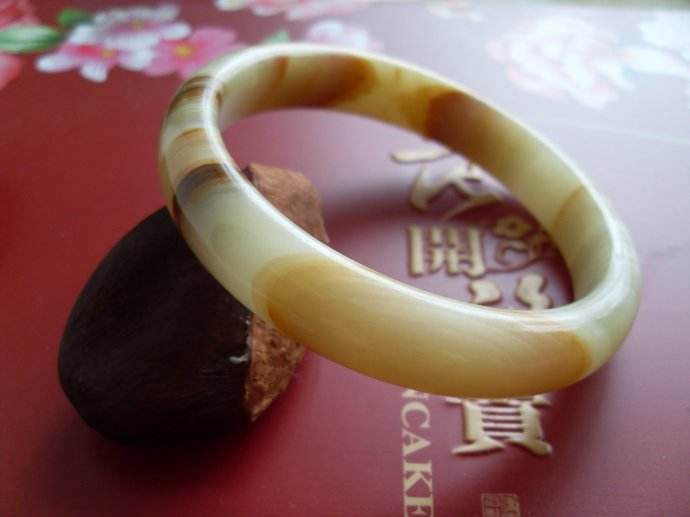 蛇紋玉有什么作用好處呢 我們該如何鑒定 -翡翠