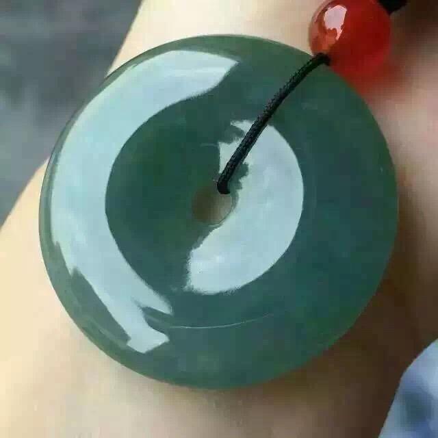 什么才是真正的老藍水翡翠 要鑒定為老藍水翡翠