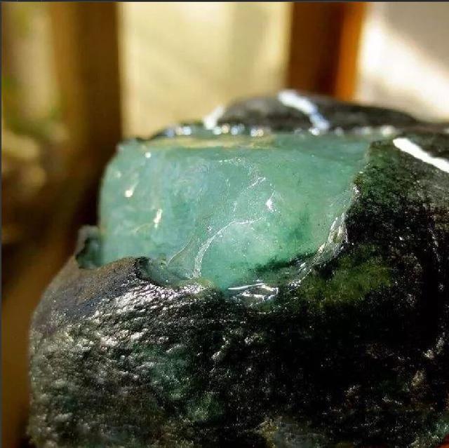 云南翡翠原石產地在哪里 與緬甸相鄰的翡翠批發
