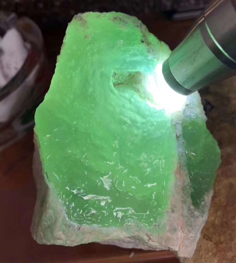 怎么看翡翠原石種水質量的好壞 帶你從皮料鑒定