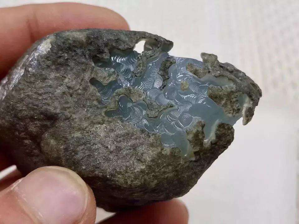 冰種翡翠起霧是什么樣子 如何挑選到好的冰種翡