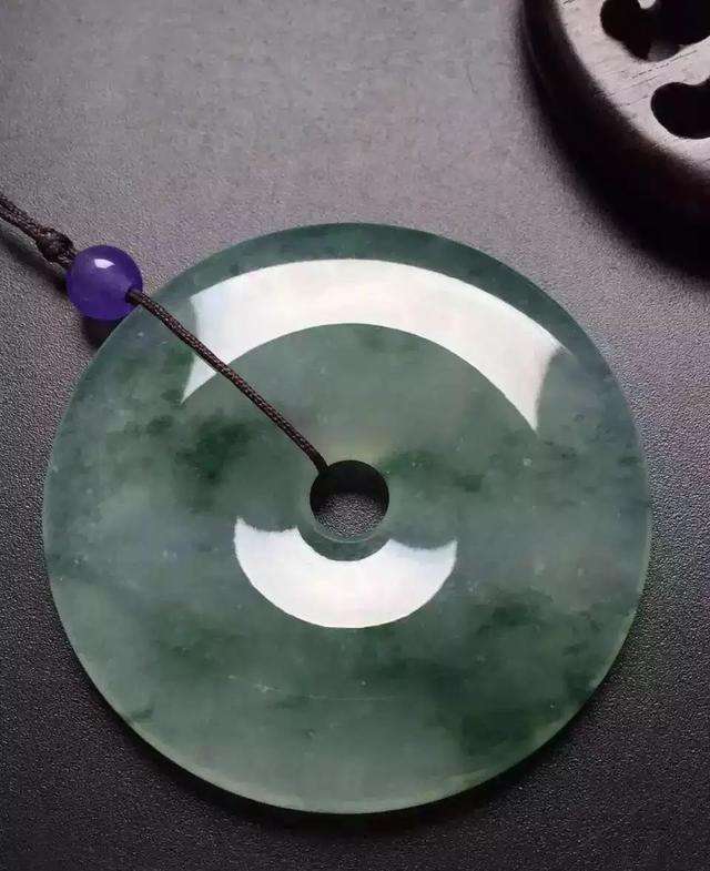 翡翠成色怎樣分辨好壞 如何鑒定翡翠的真假 -翡