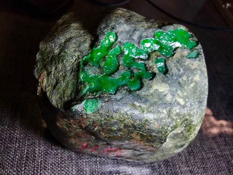 云南翡翠原石產地在哪里 與緬甸相鄰的翡翠批發