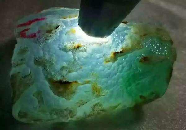 翡翠賭石傳奇的故事：賭石人的傳奇 -翡翠文化