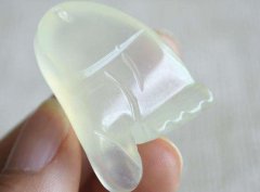 白色岫玉有哪些特征?如何區分和田玉、白色岫