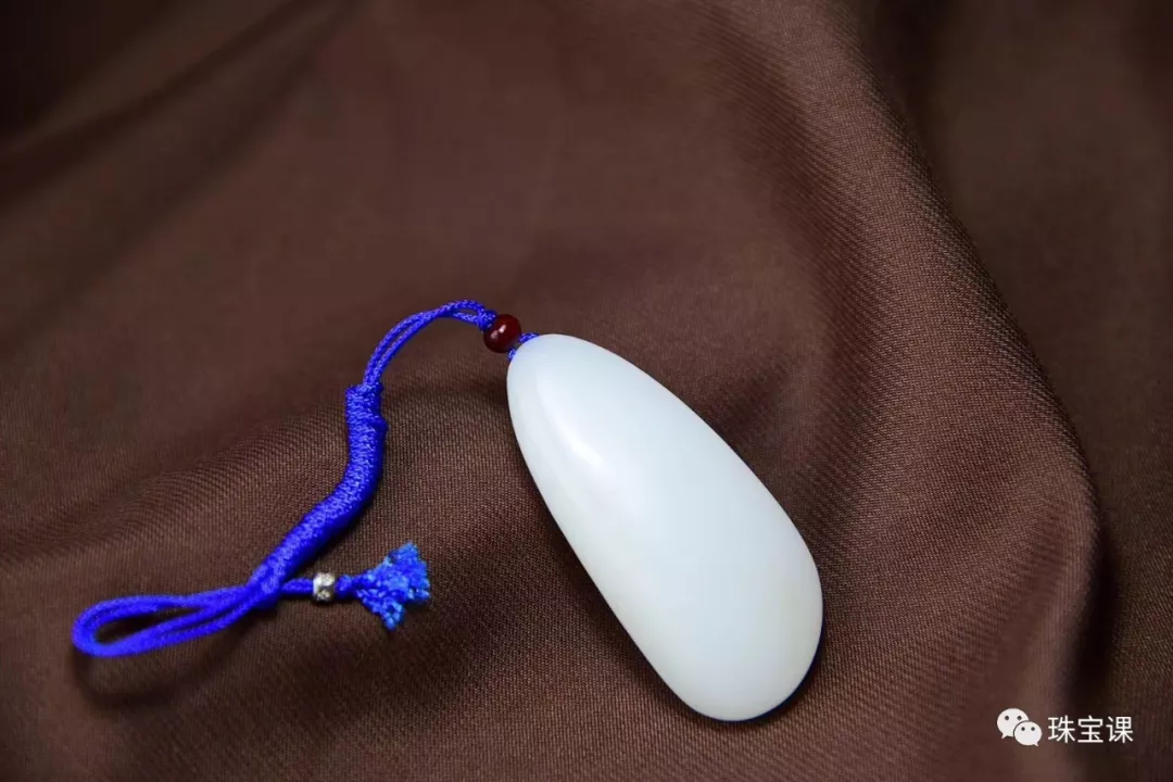 和田玉越白越好嗎?羊脂玉屬于什么玉？【和田玉
