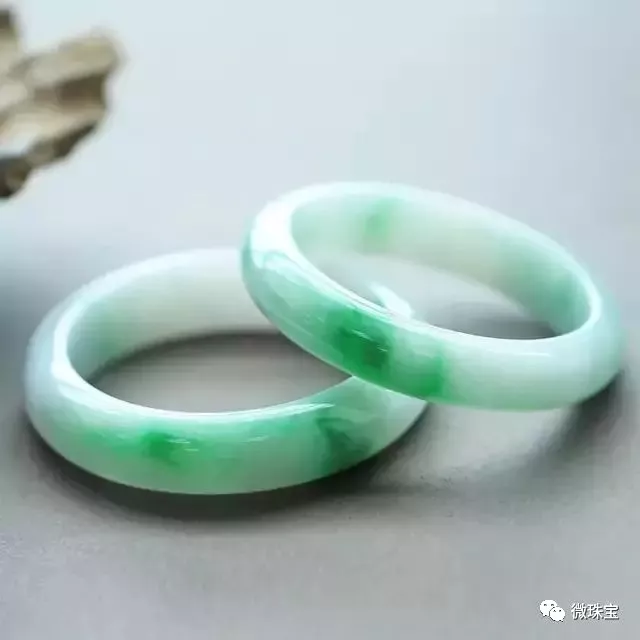 如何挑選翡翠手鐲？什么樣的翡翠手鐲好【推薦
